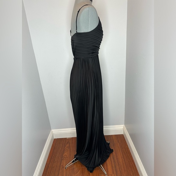 Petal & Pup Naira Pleated Maxi Dress - Picture 5 of 8